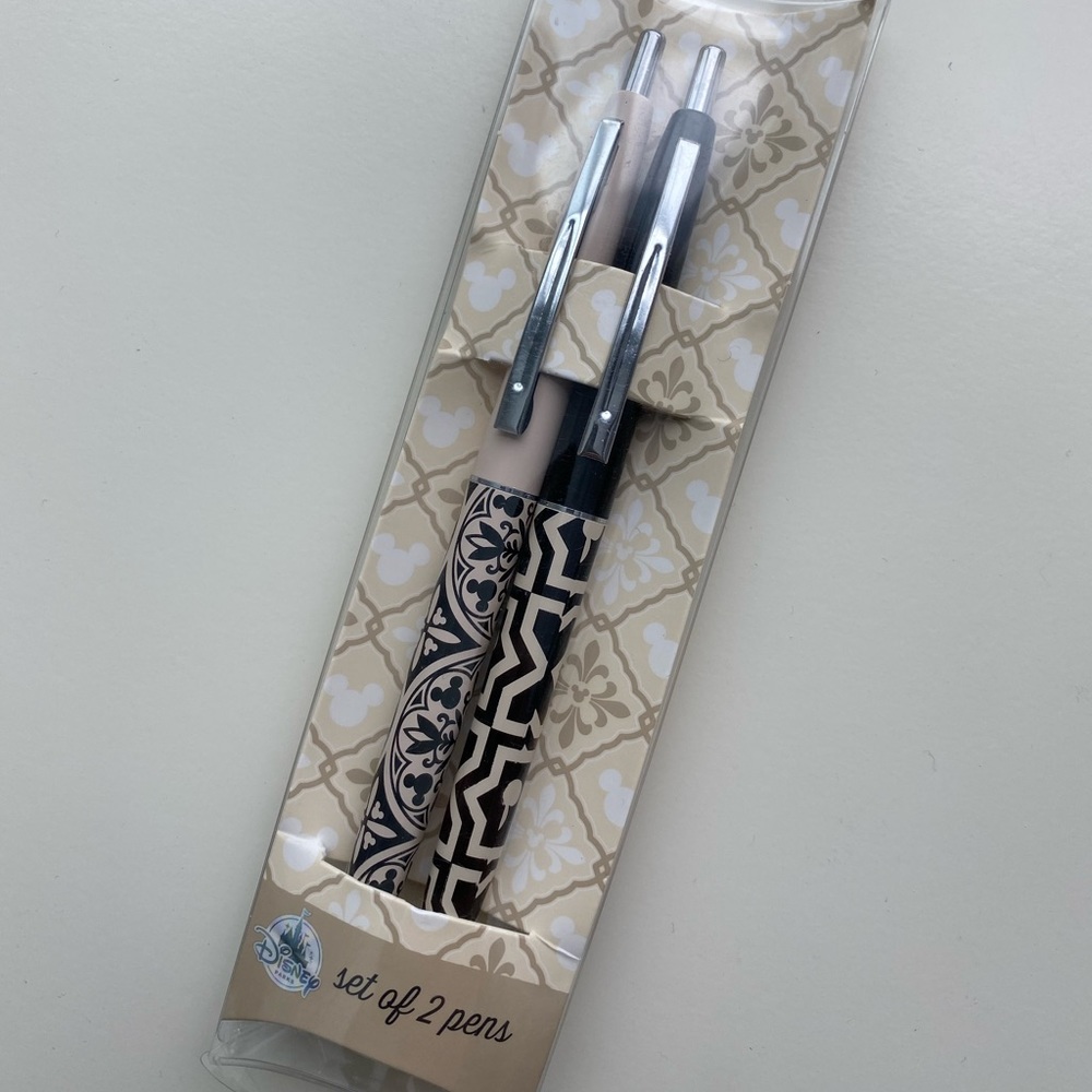 NWT set of Disney pens